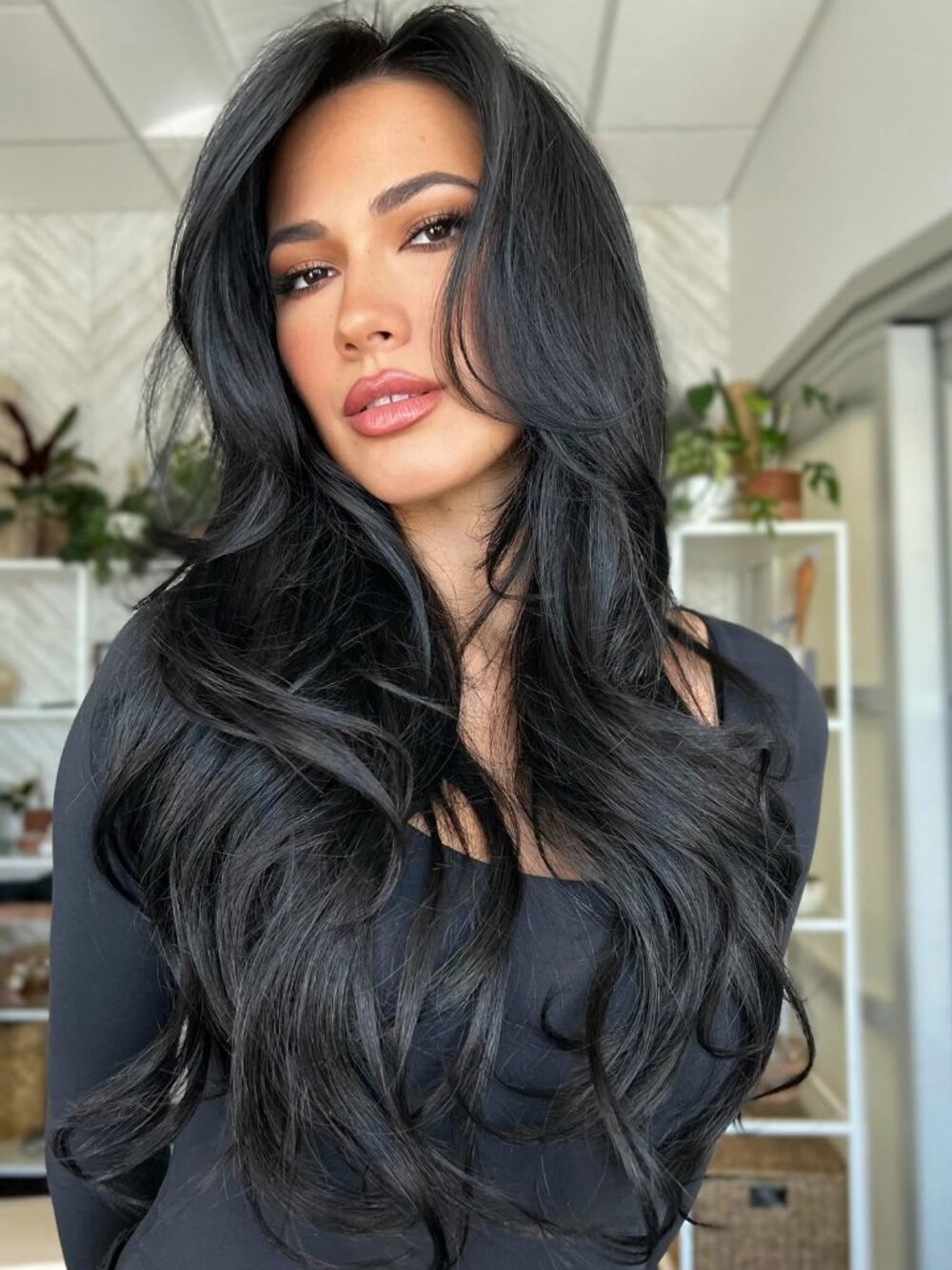 XIXIBI Black Wavy Wig, Long Black Layered Synthetic Wavy Wig